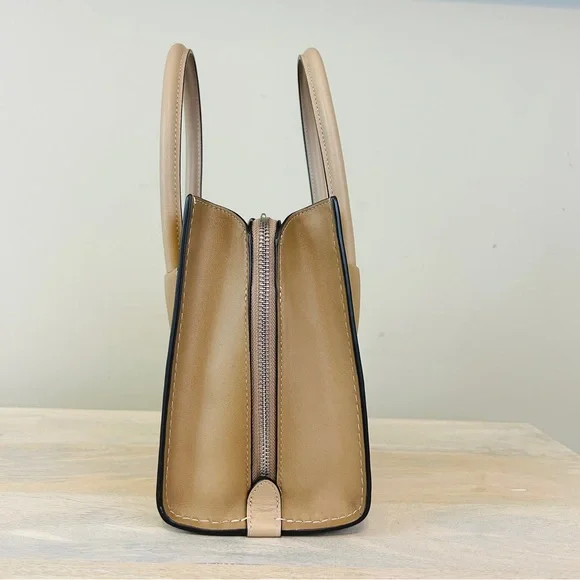 Coach Cashin 22 in Taupe, EUC; missing Coach Originals hangtag - Picture 5 of 15